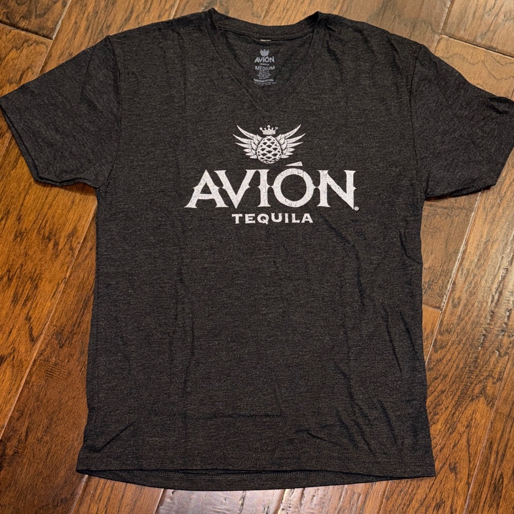 Avion tequila Men's Black V-neck T-Shirt sz M - soft - NWOT